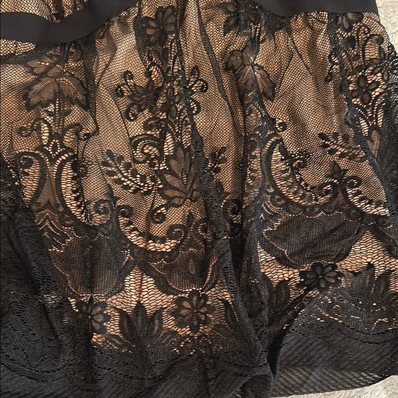 MAX STUDIO Black Lace & Nude Lined Top NWOT - Picture 3 of 5